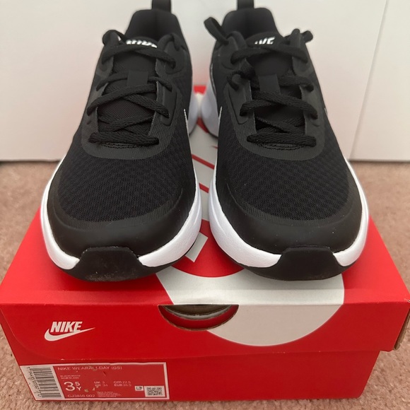 Nike Wear All Day Runners (youth) - Picture 2 of 3